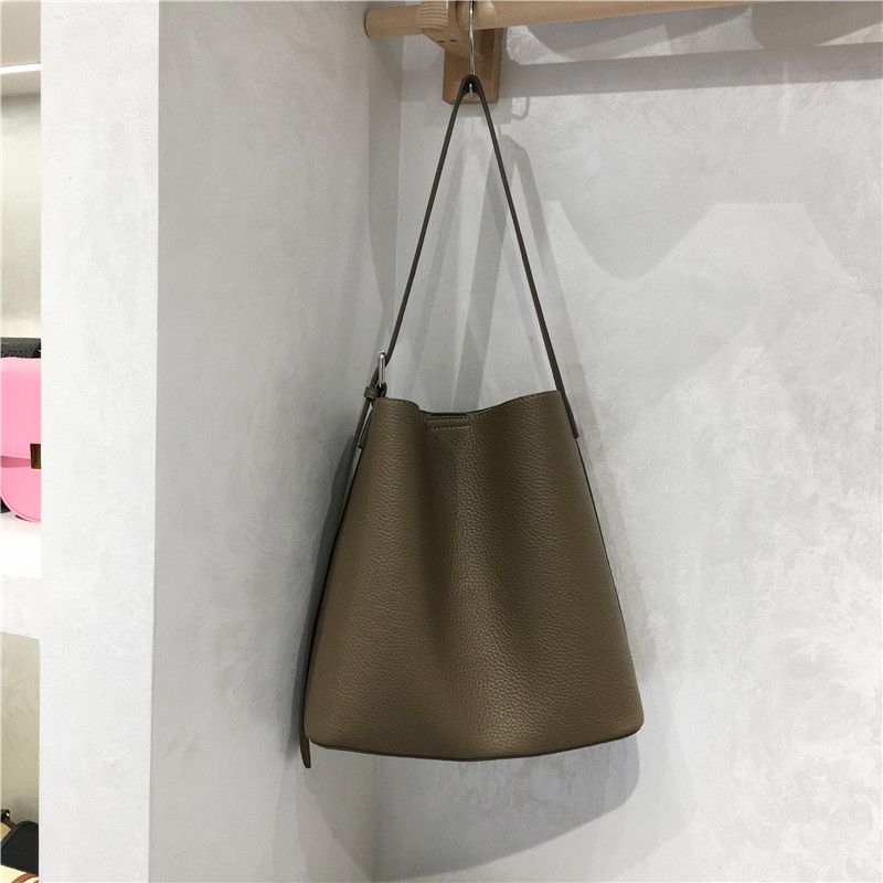 小脏柜 包包女2024新款高级质感慵懒风大容量通勤单肩斜挎水桶包,淘宝优惠券,粉丝福利购,淘宝优惠卷