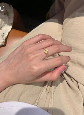 金色小方糖戒指简约轻奢高级感时尚气质2023年新款个性百搭指环女