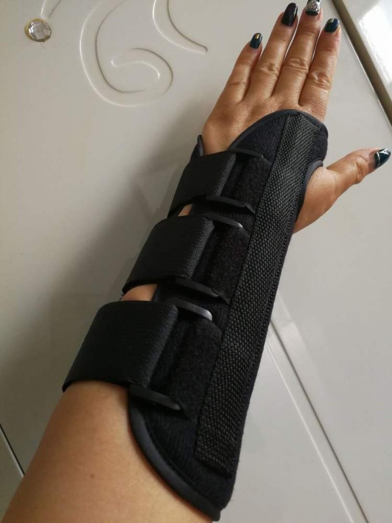 c1 Wrist erote2tion fracture fixpd spliRnt sprain joi - 图0