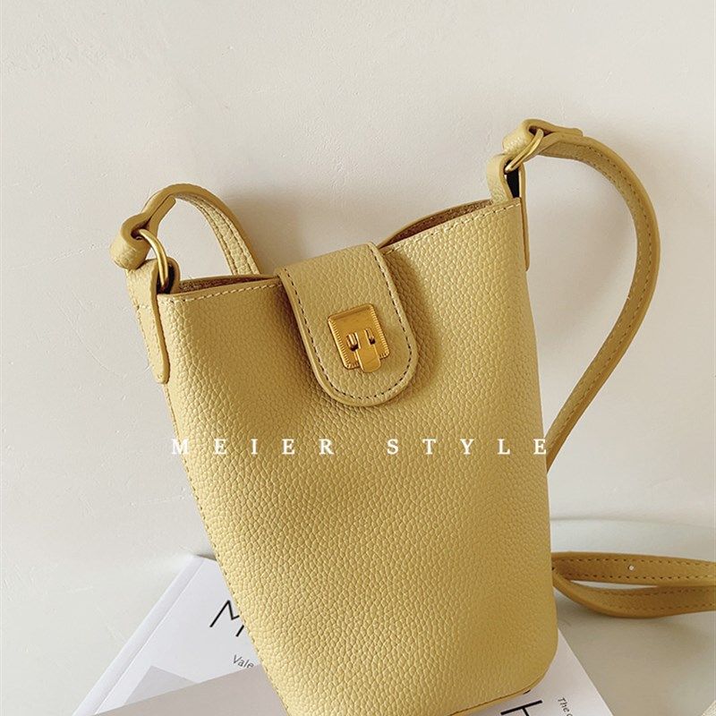 2024春季新款迷你水桶包手机包休闲锁扣单肩斜挎包软皮翻盖包女包,淘宝优惠券,粉丝福利购,淘宝优惠卷