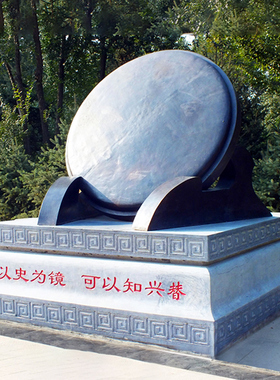 户外广场法制铜镜塑像制作园林景观抽象创意雕塑步行机艺术品摆件