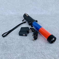 Трафик Батон led交通指挥棒充电多功能夜间红蓝荧光棒灯发光口哨带磁铁吸警示