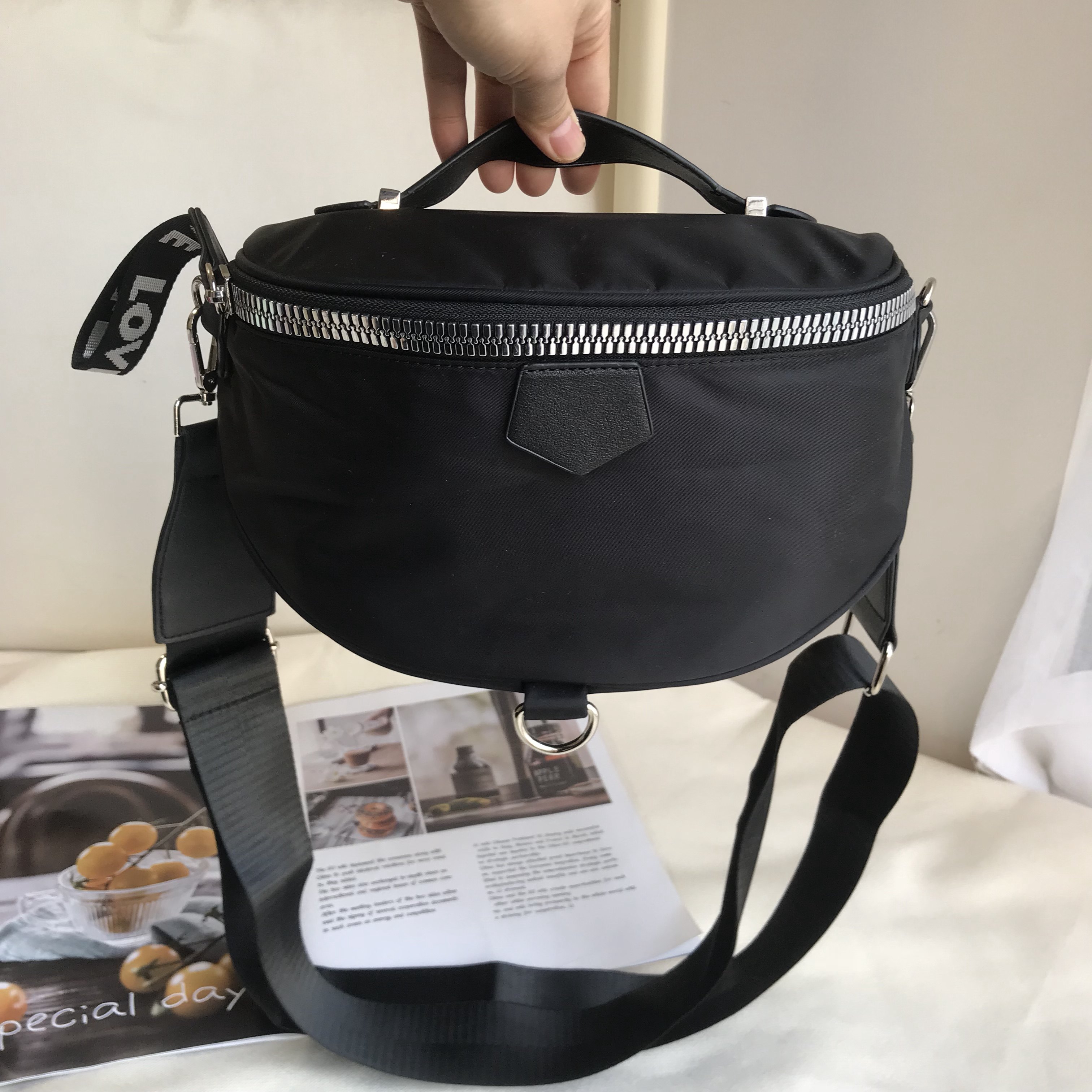 超火马鞍包新款尼龙牛津布复古胸包女港风迷彩休闲外贸单肩斜挎包,淘宝优惠券,粉丝福利购,淘宝优惠卷