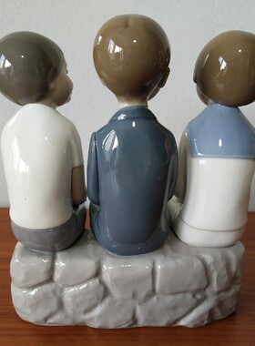 lladro雅致西班牙瓷器坐着瓷器