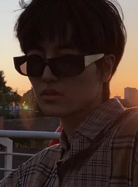 千嬉风黑墨镜未来科技感暗黑炫酷防紫外线太阳镜潮男靓女装饰夸张