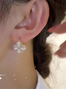 白色四叶草耳环双面耳扣