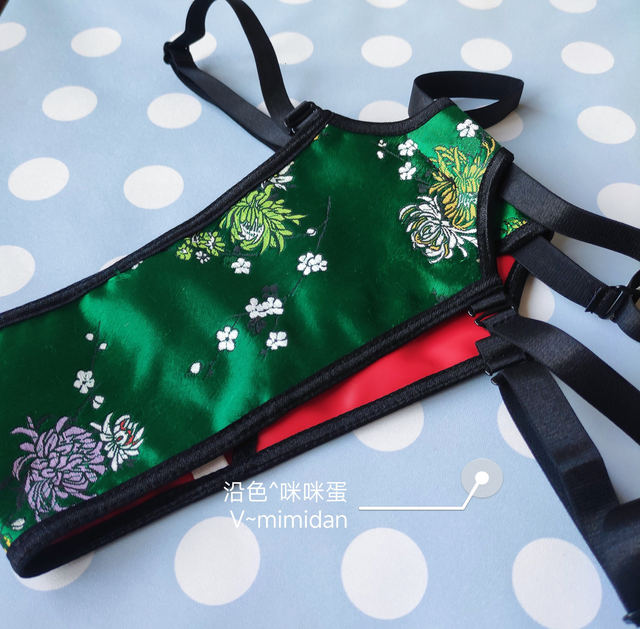 Leak-proof widened brocade universal sanitary belt rubber