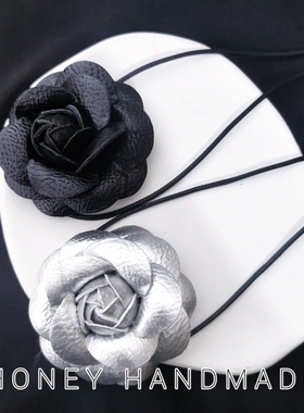 银色皮革纯欲山茶花绳子绑带choker复古ins可调节颈花黑色长项链