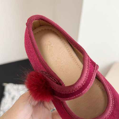 女童公主鞋国风汉服鞋小众百搭丝绒鞋春秋小女孩红色毛球可爱单鞋 - 图2