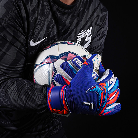 Xuan Chi Goalkeeper Top with Sticky Match Goalkeeper Gloves