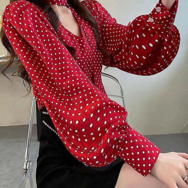 Red polka dot printed shirt for women in autumn, sweet puff sleeve top, halter neck slimming design, strappy V-neck shirt