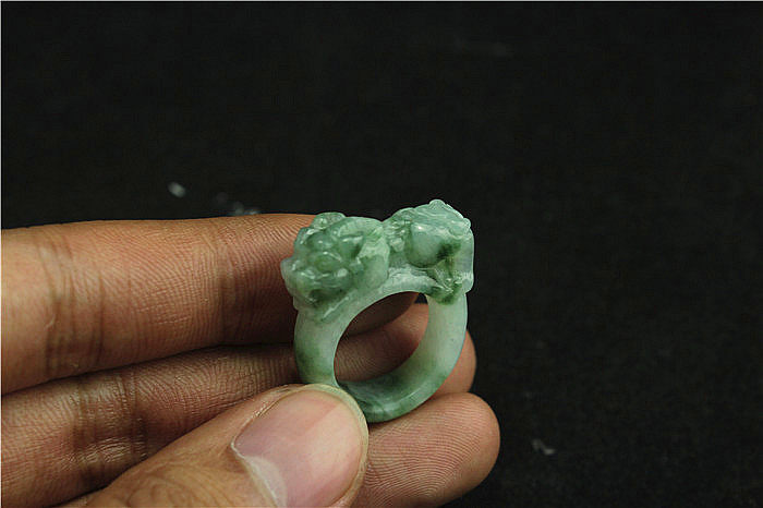 Glutinous green floating green attracts wealth Pixiu ring jade free shipping