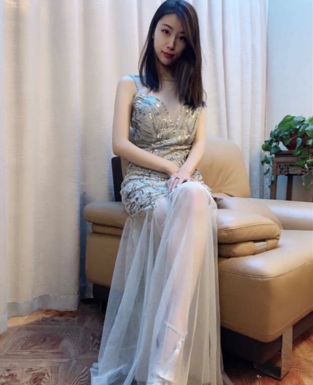 红色婚宴晚装新娘礼裙修身长款鱼尾裙主持人礼服女连衣裙时尚亮片_虎窝淘