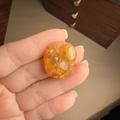 G67碧玺老碧玺老物吊坠黄色雕刻雕件老工艺珍品双桃寿桃蝙蝠灵兽 - 图1