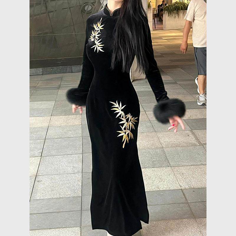 2025秋冬新款弹力定位花刺绣长袖黑色丝绒旗袍裙修身开叉尊为金竹,淘宝优惠券,粉丝福利购,淘宝优惠卷
