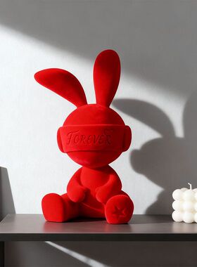宏赫红色兔子坐姿摆件创意公仔客厅桌面入户玄关电视柜感装饰品