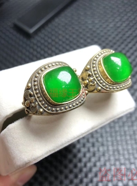 缅甸翡翠冰种阳绿蛋面镶嵌925