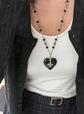 轻奢黑色爱心十字架吊坠项链女甜酷辣妹风叠戴锁骨链钛钢配饰品