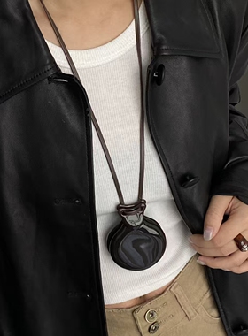 甜酷辣妹中性黑色音乐之镜项链皮绳深棕色树脂可打开双面镜毛衣链