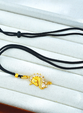 马到成功吊坠女黄金色镶钻小马吊坠项链2026本命年闪钻独角兽项链