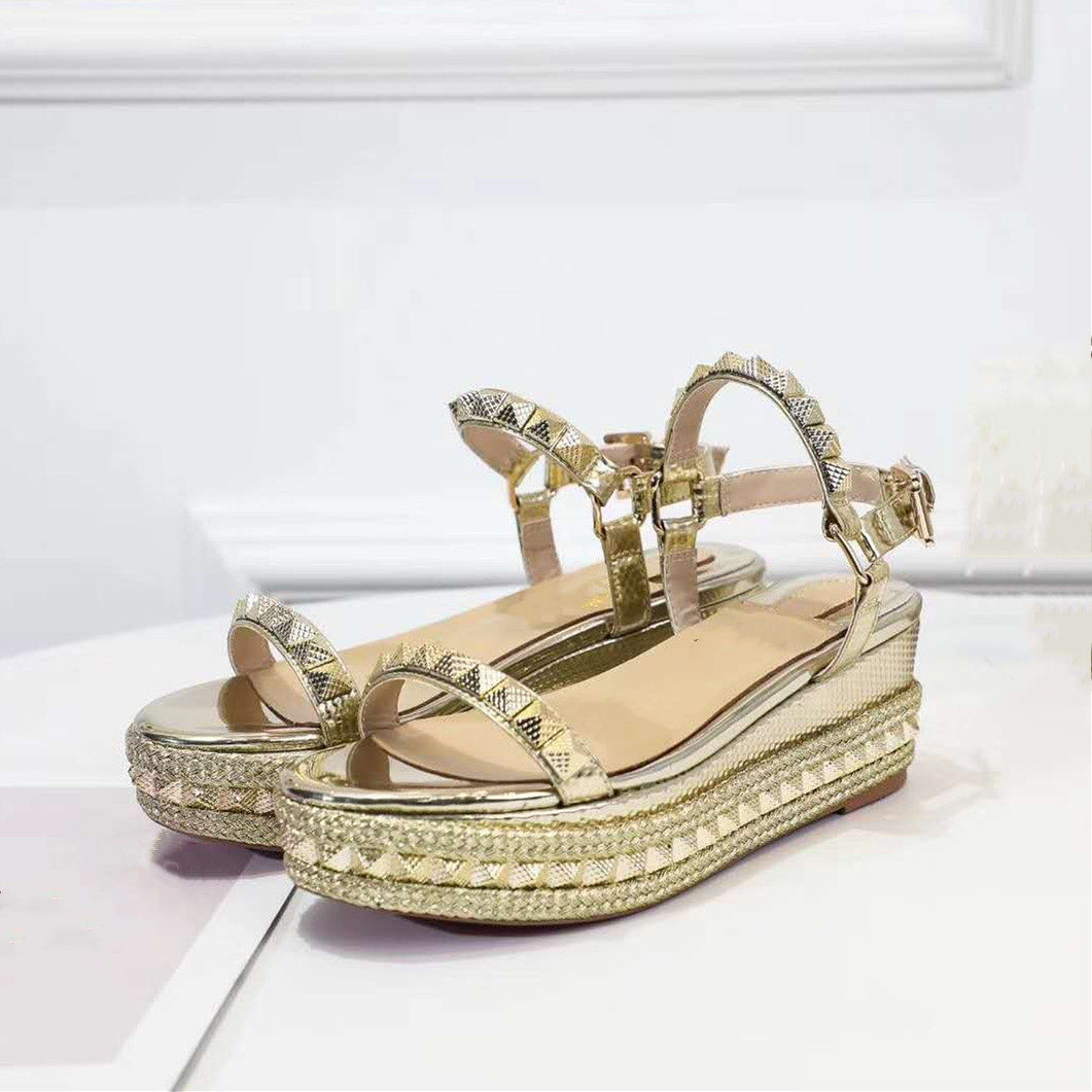 2026夏季欧货凉鞋铆钉复古女鞋女中跟松糕厚底沙滩鞋大码真皮凉鞋,淘宝优惠券,粉丝福利购,淘宝优惠卷