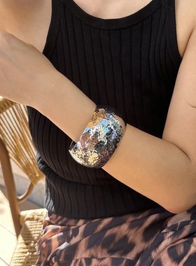 圆形超大敲打面弹簧式手镯女2025夏季嘻哈潮流模特舞台走秀配饰品