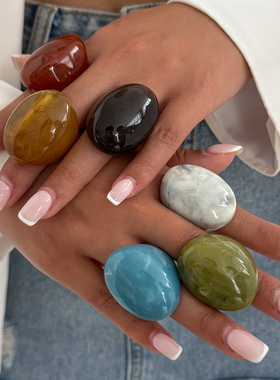 宽版椭圆树脂戒指女2025秋冬新潮嘻哈时尚个性网红街拍摄影配饰品