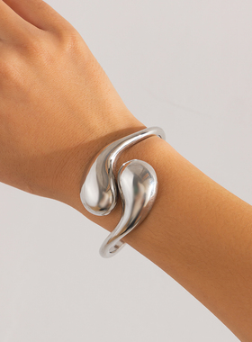 金属水滴线条弹簧式手镯女  2025冬季高级感时尚百搭网红气质饰品