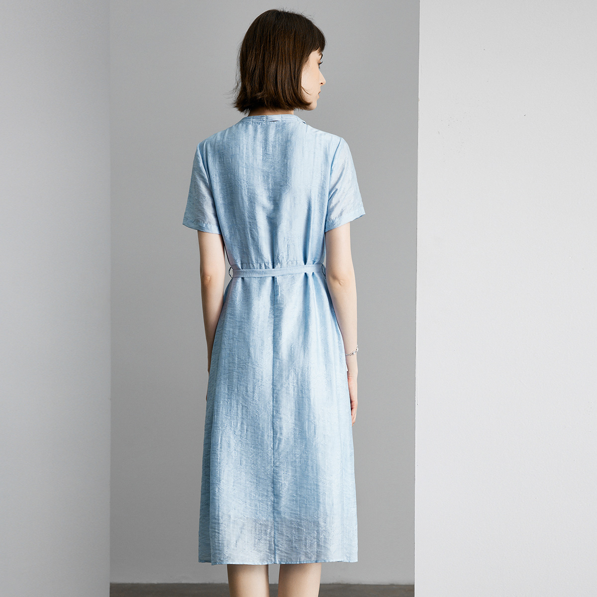 颜域天丝蓝色新中式连衣裙女2024新款夏装气质中长款短袖圆领裙子