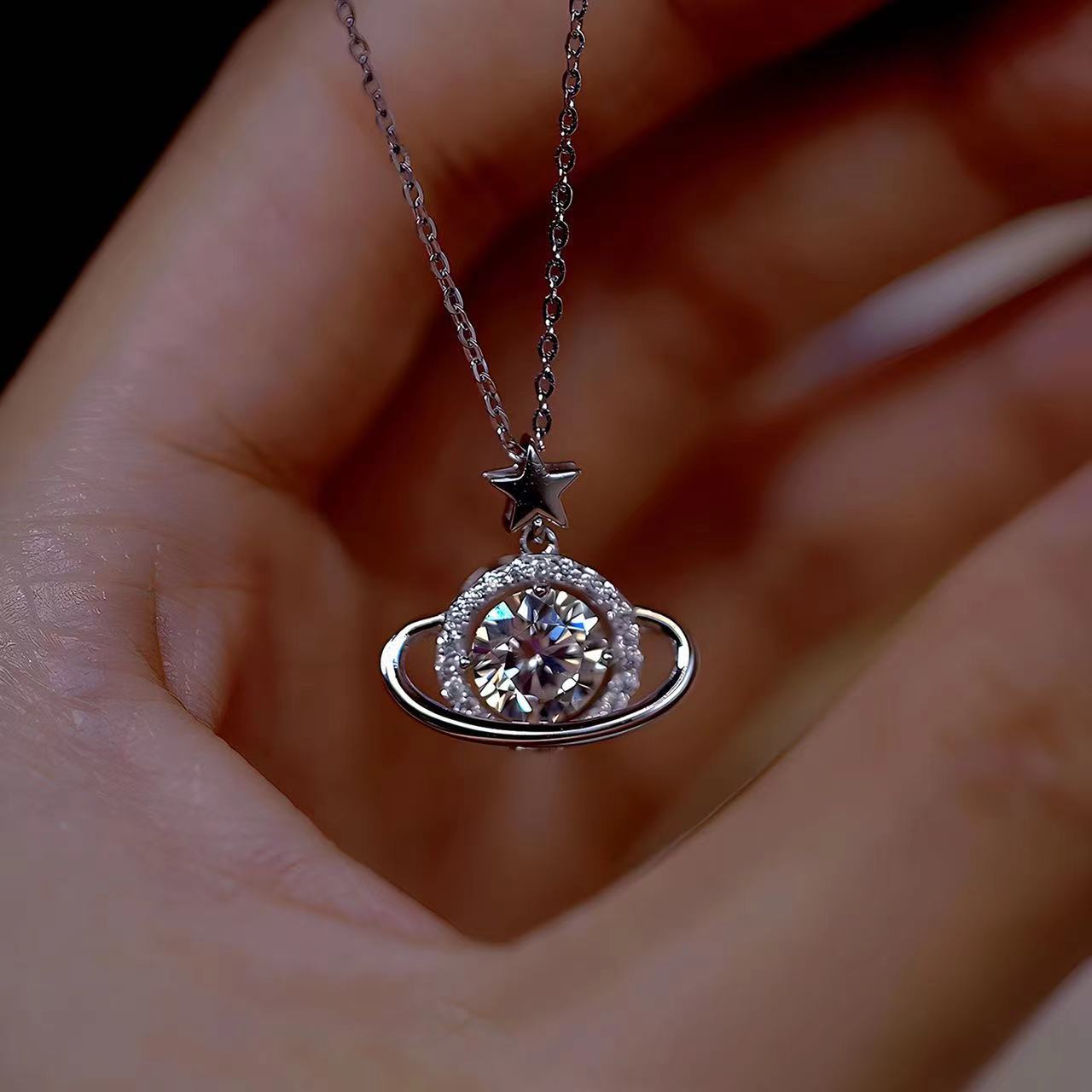新款S925纯银梦幻星球项链1克拉仿真钻吊坠时尚百搭高级感银饰品 - 图3