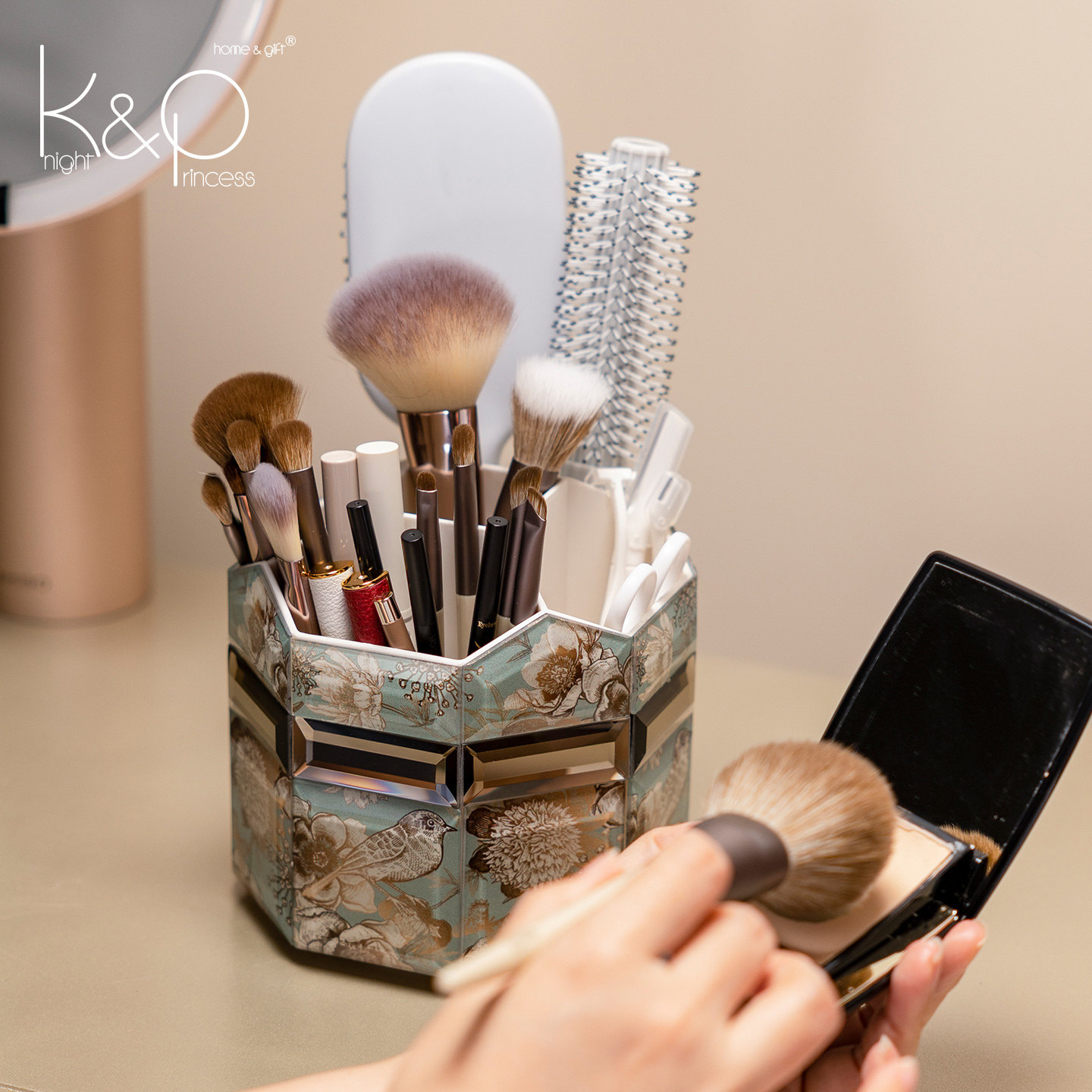 KP化妆品收纳盒旋转防尘化妆刷收纳筒梳妆台桌面口红眼影置物架 - 图3