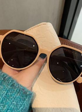 墨镜白色百搭时尚风方框太阳镜