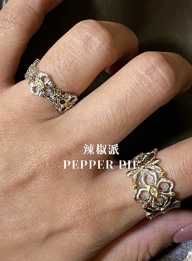 辣椒派秋冬 复古意式拉丝雕刻菱形镂空戒指女 超薄宽戒手工描金
