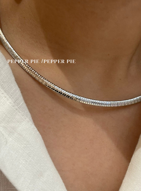 辣椒派 不掉色软性高级感蛇骨项圈链女 钛钢镀金叠戴18k金色颈圈