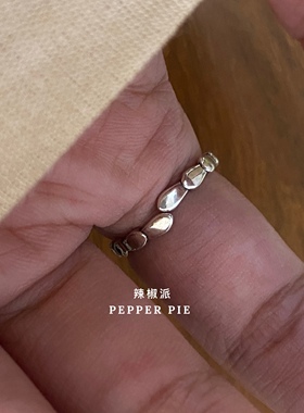 辣椒派新品不掉色 十字花细鸢尾纹克克戒指女 开口戒细戒鱼鳞