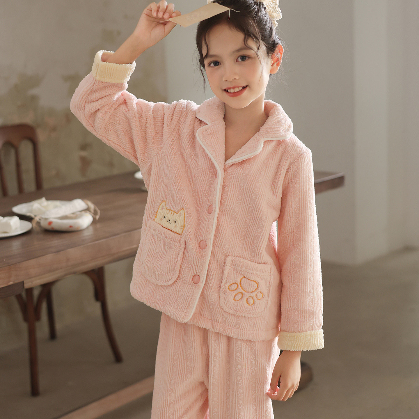 米筱米儿童秋冬牛奶绒加厚保暖幸福小猫A类睡衣套女童家居服2025,淘宝优惠券,粉丝福利购,淘宝优惠卷