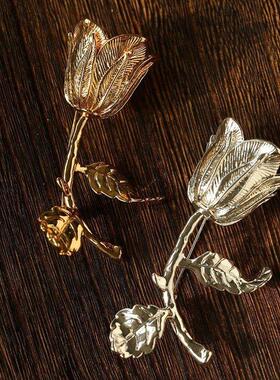 欧美复古金枝玫瑰花胸针女中古款金属风高级感花朵西装外套配饰