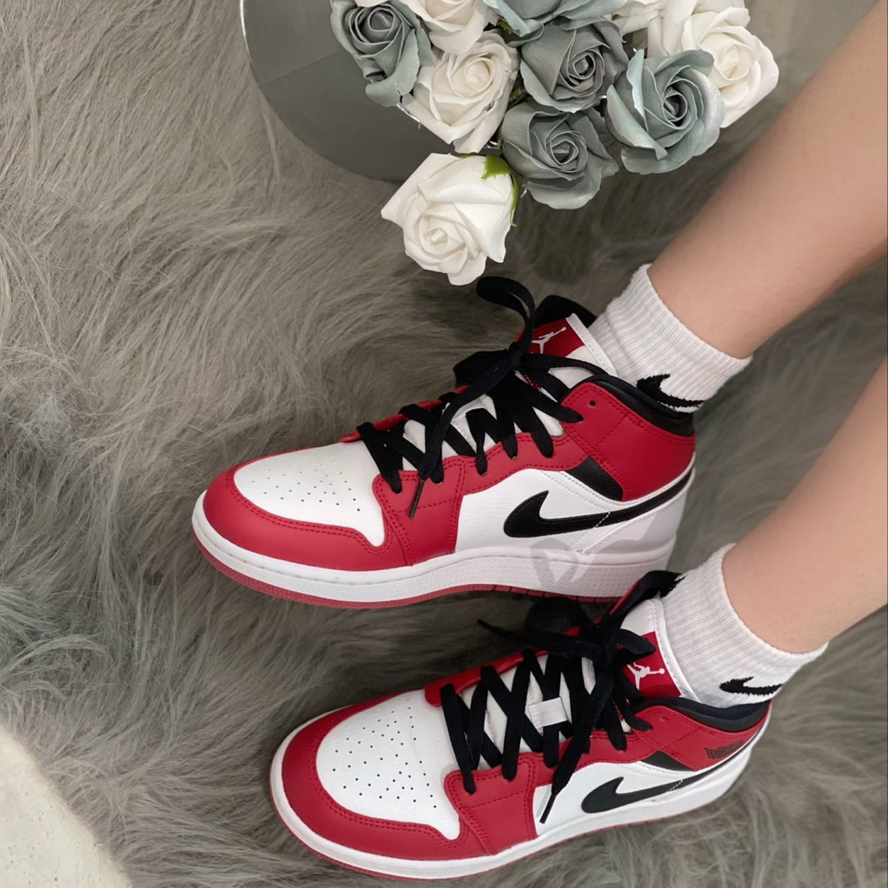 Air Jordan 1 Mid GS AJ1白红芝加哥大童女款休闲鞋554725-173-图0