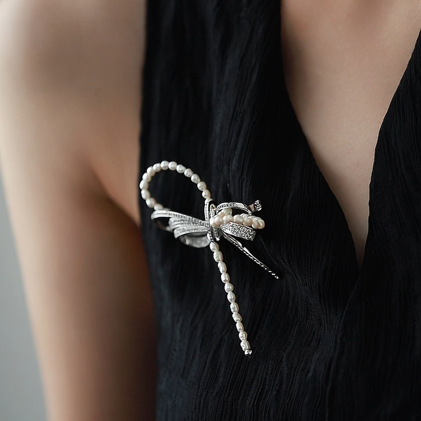 【香榭】天然淡水异形keshi珠胸针女款 法式小香风蝴蝶结珍珠胸饰,淘宝优惠券,粉丝福利购,淘宝优惠卷