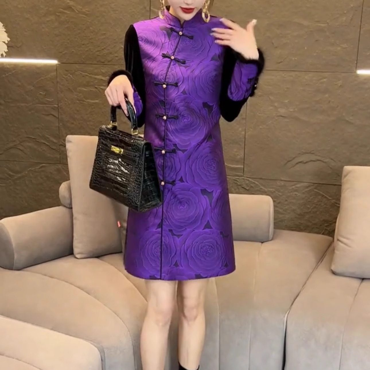 新中式国风盘扣中长裙女气质高级感丝绒拼接缎面旗袍洋气唐装潮流,淘宝优惠券,粉丝福利购,淘宝优惠卷