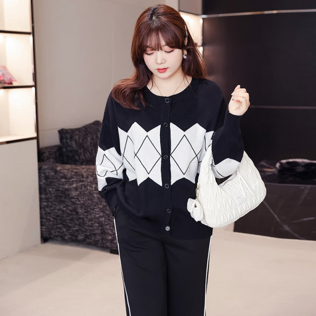 Thin and fat mm plus size women's knitted cardigan rhombus temperament loose sweater jacket 2024 autumn and winter new style