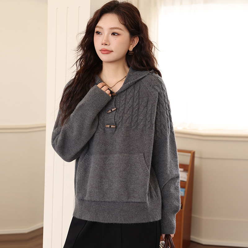 绮娑女装大码长袖套头连帽木扣麻花毛衣女冬季新款显瘦胖MM上衣女 - 图3