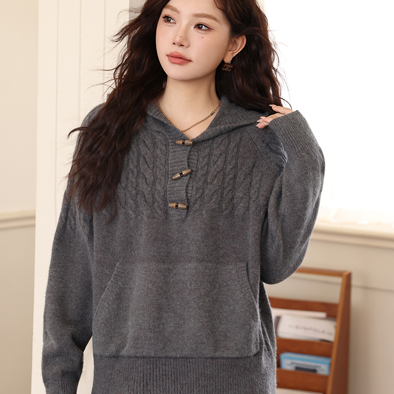 绮娑女装大码长袖套头连帽木扣麻花毛衣女冬季新款显瘦胖MM上衣女 - 图1