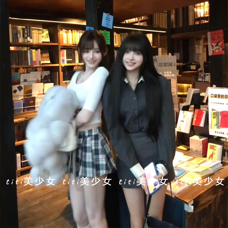 【TiTi美少女】白色u领收腰内搭打底衫紧身五分袖上衣+百褶半身裙,淘宝优惠券,粉丝福利购,淘宝优惠卷