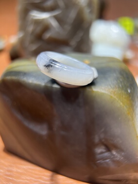 新疆和田玉籽料青花戒指（未带原皮）卡19 mm