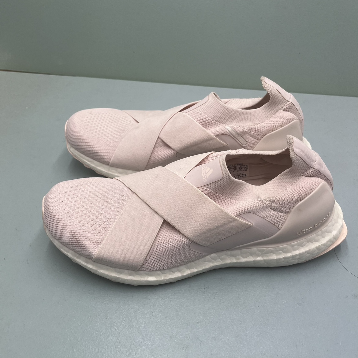 Adidas 阿迪达斯 UltraBOOST 女款透气运动跑步鞋 H02815 GZ9847 - 图2