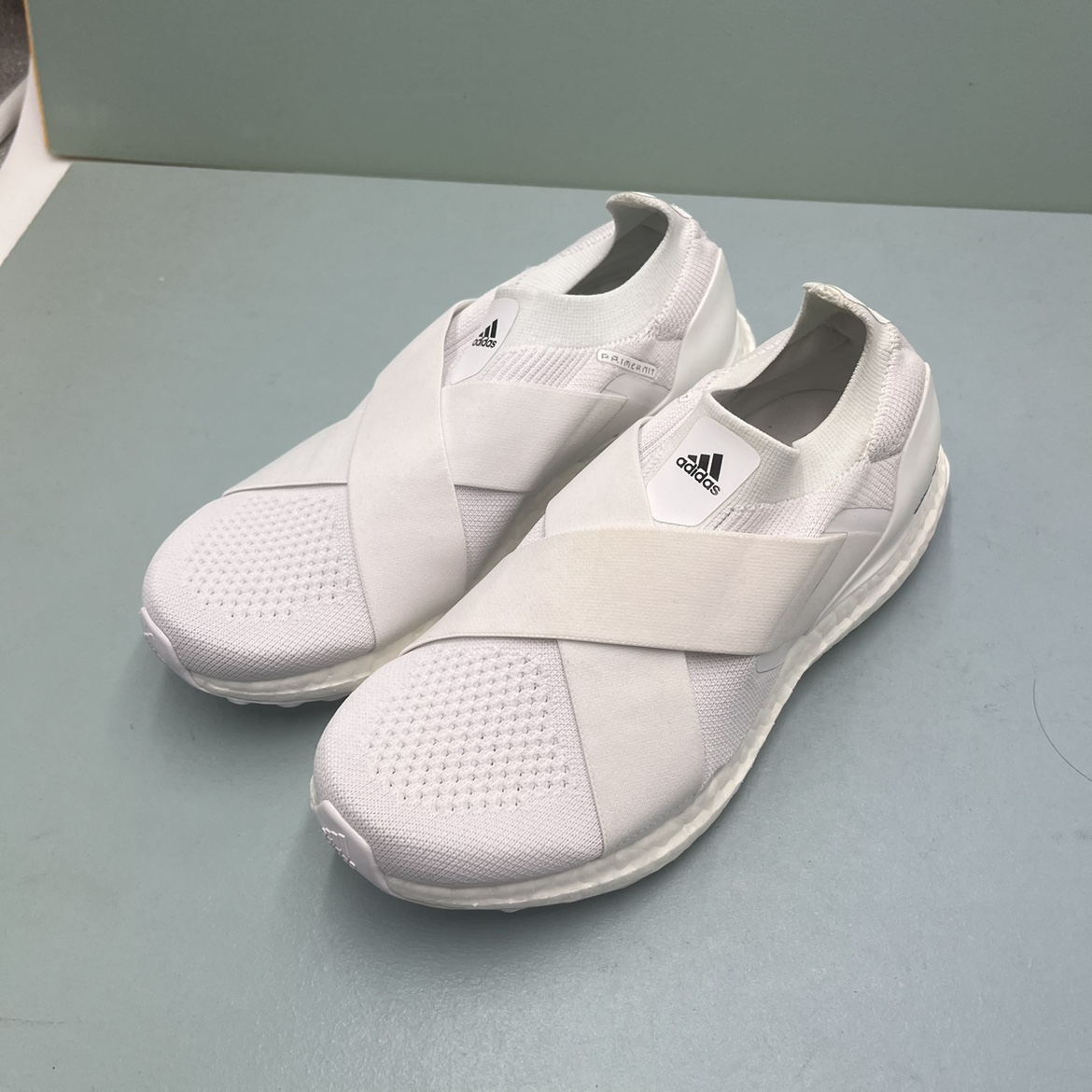 Adidas 阿迪达斯 UltraBOOST 女款透气运动跑步鞋 H02815 GZ9847 - 图1