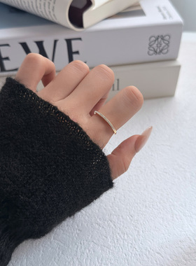 低调轻奢基础款简约细条排钻闭口指环戒指女小众高级轻奢食指戒