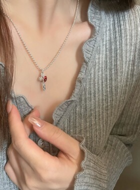 925纯银莓有烦恼花朵吊坠百搭滴油草莓小众设计锁骨链女2026新款