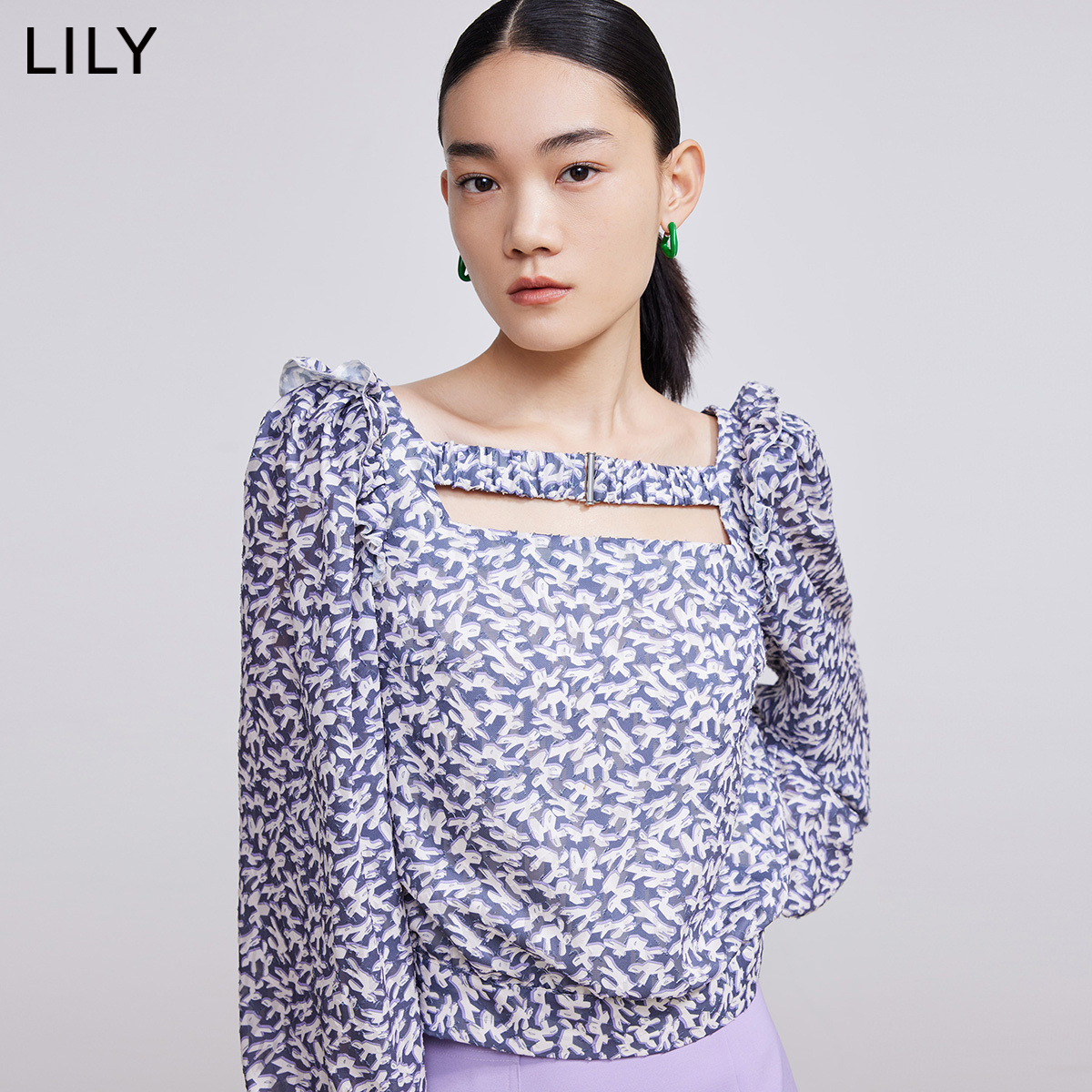 【商场同款】LILY2022春新款女装法式方领荷花边泡泡袖短款雪纺衫-图0